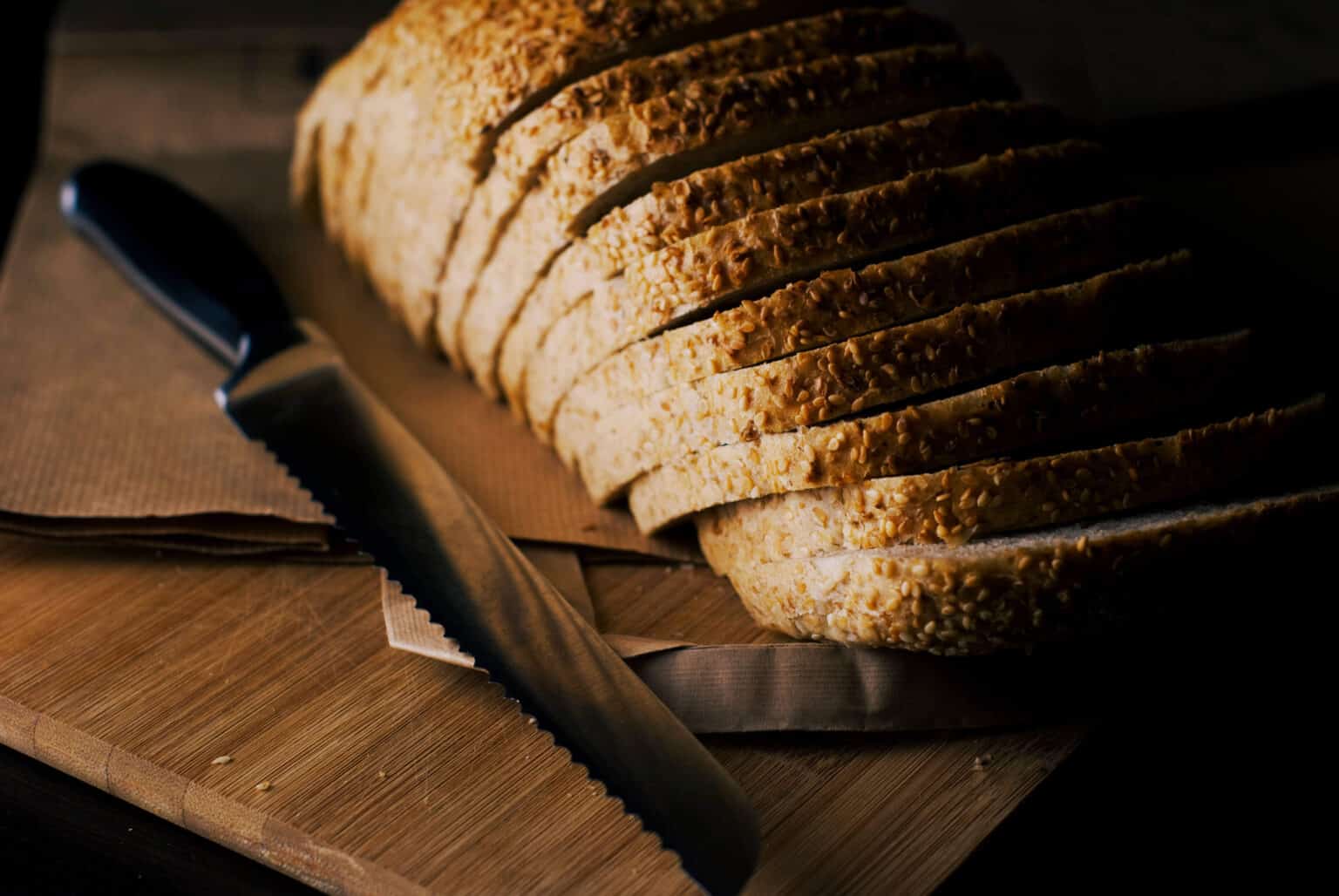 What is a bread knife? | KnivesAdvice